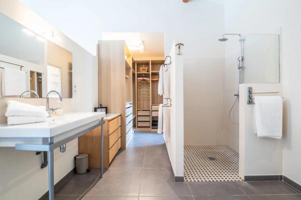 Saint-Saturnin-lès-Apt (84490) Propriété de charme dans le Luberon avec gîte indépendant et potentiel d’exploitation