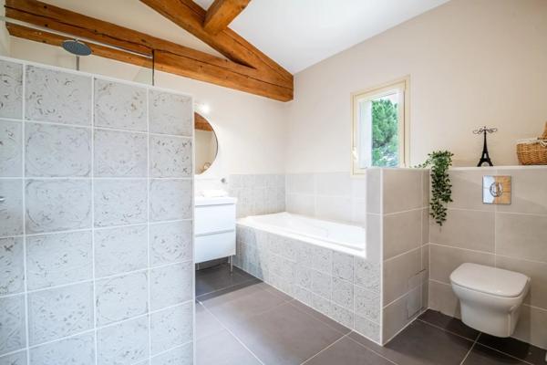 Saint-Saturnin-lès-Apt (84490) Propriété de charme dans le Luberon avec gîte indépendant et potentiel d’exploitation