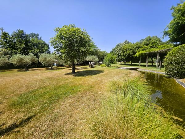 Saint-Saturnin-lès-Apt (84490) Propriété de charme dans le Luberon avec gîte indépendant et potentiel d’exploitation