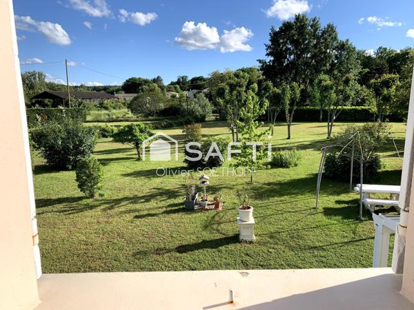 A Barbaste Propriété au calme avec dépendance de 50 m², piscine et terrasse couverte