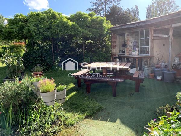 A Barbaste Propriété au calme avec dépendance de 50 m², piscine et terrasse couverte