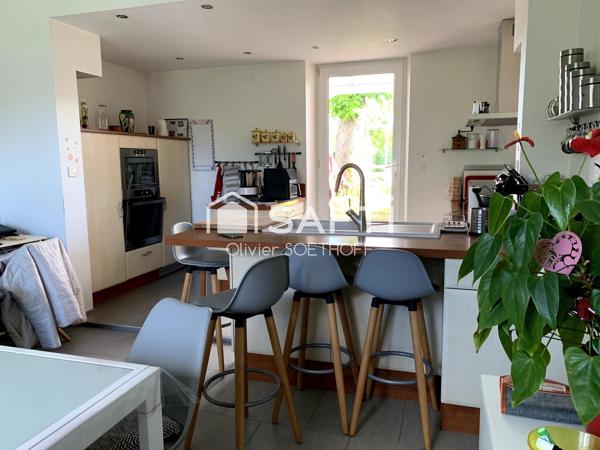 A Barbaste Propriété au calme avec dépendance de 50 m², piscine et terrasse couverte