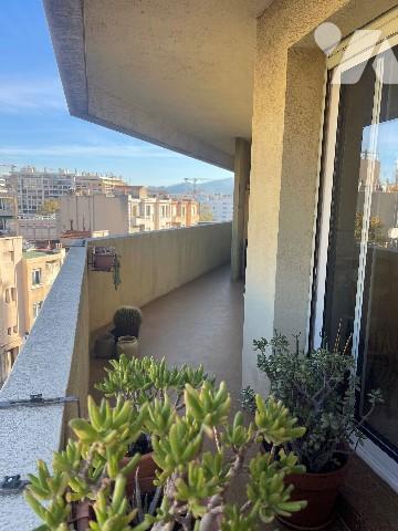 T2 quartier CAMAS, copropriété  standing, balcon 17 M2,  garage,  cave,  séjour cuisine séparée