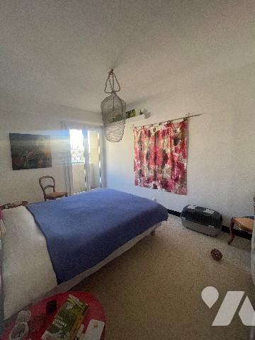 T2 quartier CAMAS, copropriété  standing, balcon 17 M2,  garage,  cave,  séjour cuisine séparée