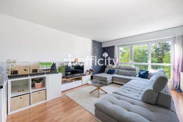 Appartement
         3 pièces
        - 82 m² 225 000 € *