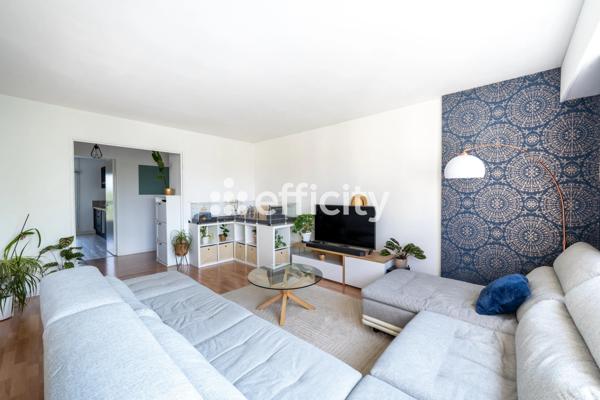 Appartement
         3 pièces
        - 82 m² 225 000 € *