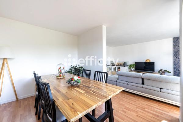 Appartement
         3 pièces
        - 82 m² 225 000 € *