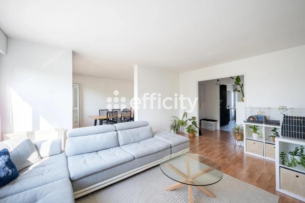Appartement
         3 pièces
        - 82 m² 225 000 € *