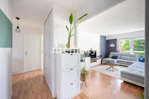 Appartement
         3 pièces
        - 82 m² 225 000 € *