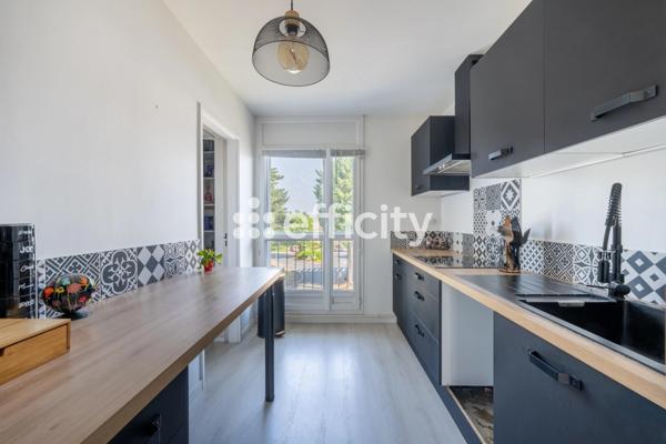 Appartement
         3 pièces
        - 82 m² 225 000 € *