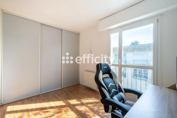 Appartement
         3 pièces
        - 82 m² 225 000 € *