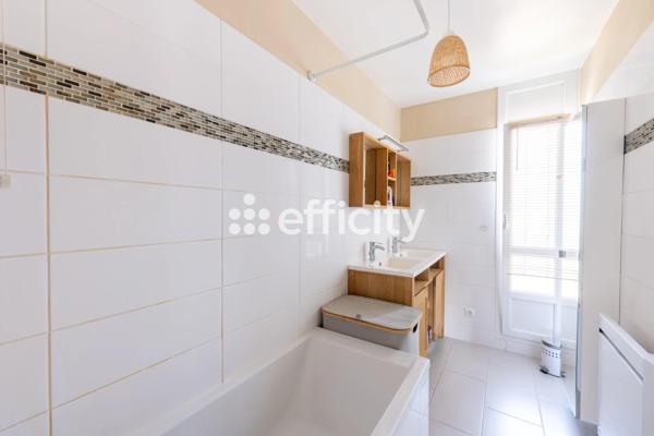 Appartement
         3 pièces
        - 82 m² 225 000 € *