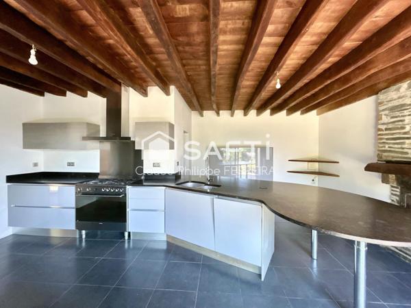 Très belle longère avec un hangar en pierre de 130m2