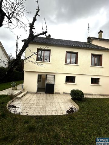 Maison
                                                                                                                                                                                                                                                                                                                        6 pièce(s)                                                                                                                                                                                                          5 chambre(s)                                                                                                                                                                                                          130  m²