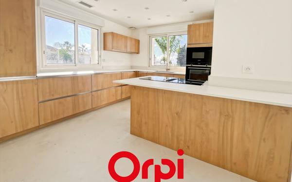 Maison à vendre    7 pièces • 196 m2 Bandol