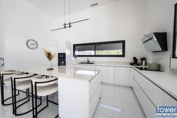Maison
                                                                                                                                                                                                                                                                                                                        6 pièce(s)                                                                                                                                                                                                          4 chambre(s)                                                                                                                                                                                                          200  m²