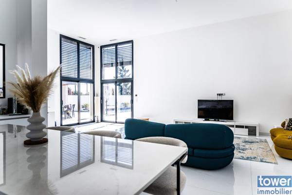 Maison
                                                                                                                                                                                                                                                                                                                        6 pièce(s)                                                                                                                                                                                                          4 chambre(s)                                                                                                                                                                                                          200  m²