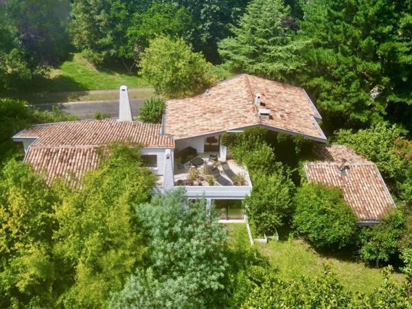 Spacieuse maison d' architecte, authentique et intemporelle