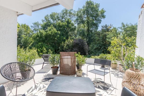 Spacieuse maison d' architecte, authentique et intemporelle