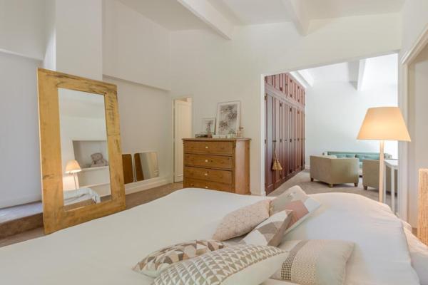 Spacieuse maison d' architecte, authentique et intemporelle