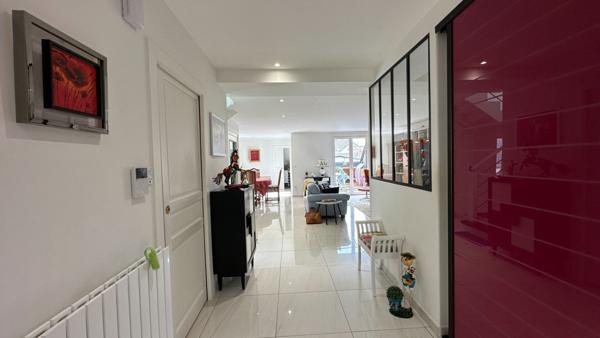 Propriété contemporaine de 6 pièces principales situés en hyper centre de Compiègne