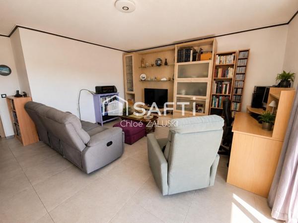 Appartement T3 dernier étage, piscine, vue dégagée
