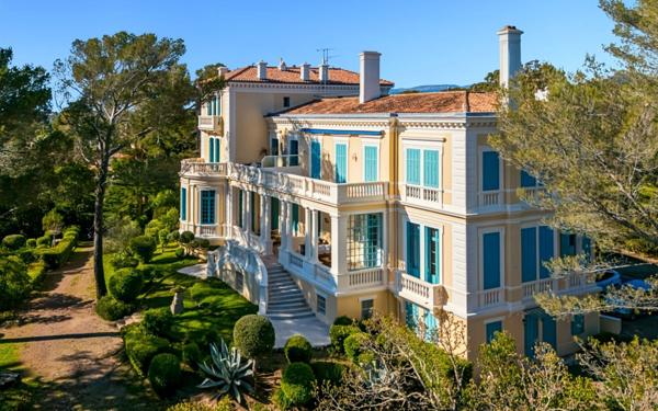 Appartement à vendre    4 pièces • 118,06 m2 Saint-Raphaël