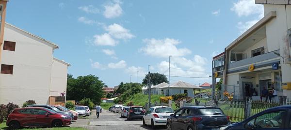 joli appartement très propre en bon état