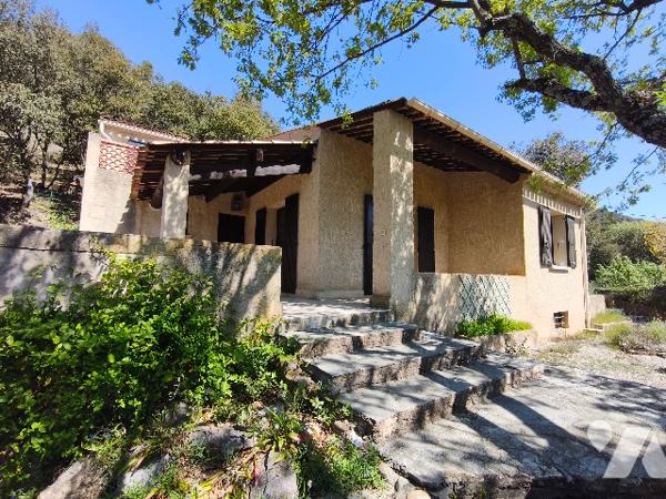 Villa avec piscine sur terrain 2434 m² avec oliviers