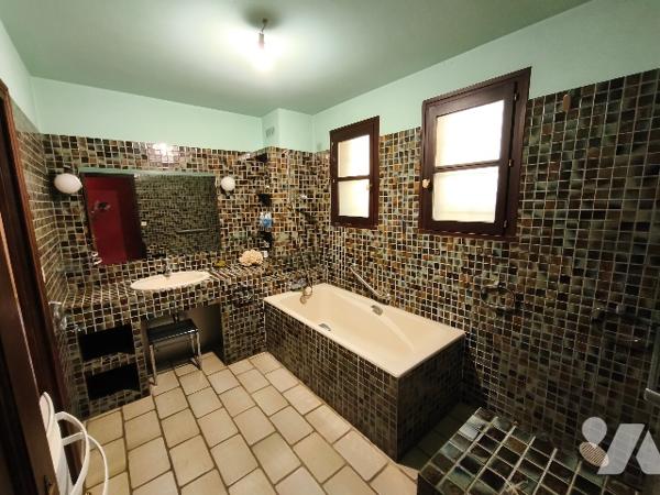 Villa avec piscine sur terrain 2434 m² avec oliviers