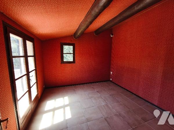Villa avec piscine sur terrain 2434 m² avec oliviers
