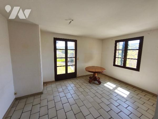 Villa avec piscine sur terrain 2434 m² avec oliviers