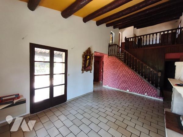 Villa avec piscine sur terrain 2434 m² avec oliviers