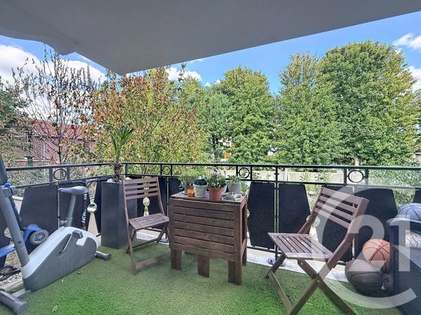 Appartement F3 à vendre  3 pièces - 50 m 2   MONTFERMEIL  - 93