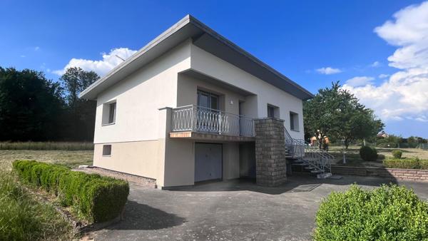 Maison contemporaine rénovée avec soin, sur terrain arboré de 7 ares