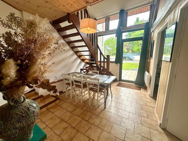 Maison de caractère d'environ 184m² comprenant un gîte indépendant sur un terrain arboré et clos de 3000m².