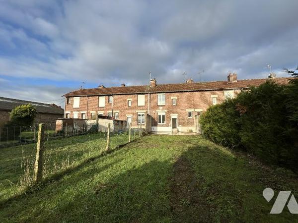 Ensemble de 4 maisons mitoyennes (2 louées)avec jardin et une partie constructible