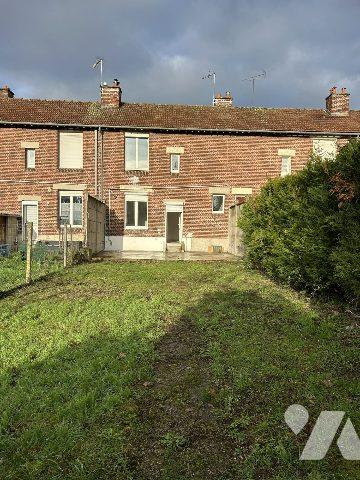 Ensemble de 4 maisons mitoyennes (2 louées)avec jardin et une partie constructible