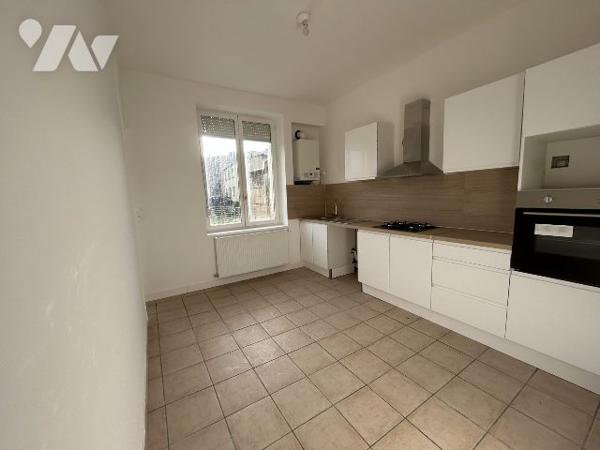 Ensemble de 4 maisons mitoyennes (2 louées)avec jardin et une partie constructible