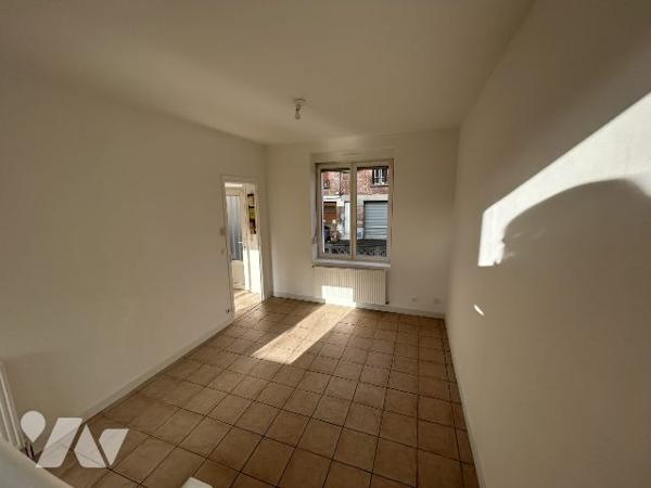 Ensemble de 4 maisons mitoyennes (2 louées)avec jardin et une partie constructible