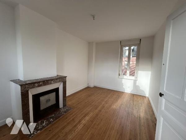 Ensemble de 4 maisons mitoyennes (2 louées)avec jardin et une partie constructible