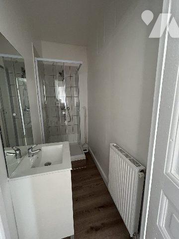 Ensemble de 4 maisons mitoyennes (2 louées)avec jardin et une partie constructible