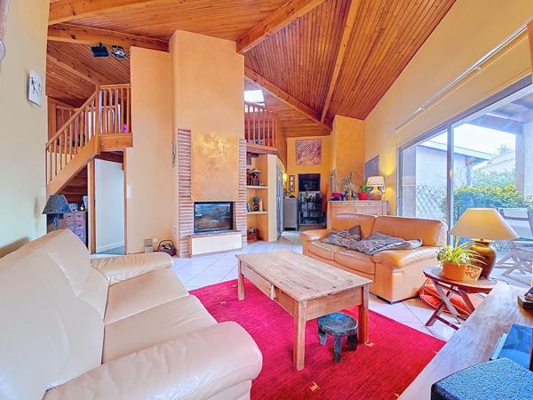 Grande maison familiale 6 pièces avec piscine et vue exceptionnelle à Péchabou