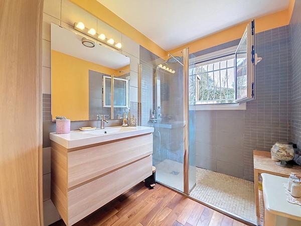 Grande maison familiale 6 pièces avec piscine et vue exceptionnelle à Péchabou