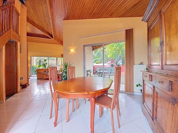 Grande maison familiale 6 pièces avec piscine et vue exceptionnelle à Péchabou