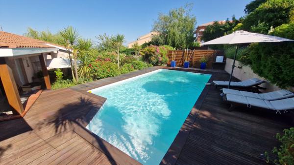 Grande maison familiale 6 pièces avec piscine et vue exceptionnelle à Péchabou