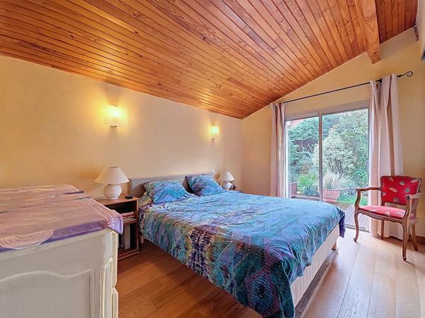 Grande maison familiale 6 pièces avec piscine et vue exceptionnelle à Péchabou