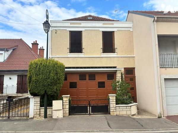 LES CLAYES-SOUS-BOIS – CENTRE-VILLE – MAISON DE VILLE 112 M² – GARAGE 2 VÉHICULES – TERRASSE