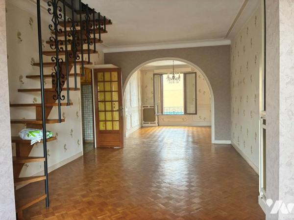 LES CLAYES-SOUS-BOIS – CENTRE-VILLE – MAISON DE VILLE 112 M² – GARAGE 2 VÉHICULES – TERRASSE