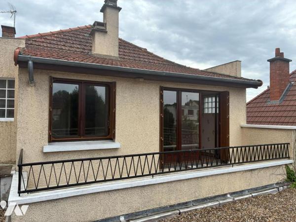 LES CLAYES-SOUS-BOIS – CENTRE-VILLE – MAISON DE VILLE 112 M² – GARAGE 2 VÉHICULES – TERRASSE